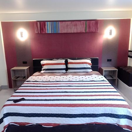 Living Room Guesthouse & Cafe Bar Karon Ngoại thất bức ảnh