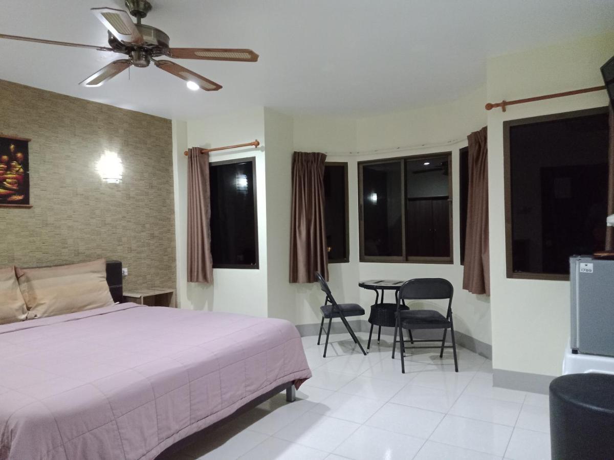 Living Room Guesthouse & Cafe Bar Karon Ngoại thất bức ảnh