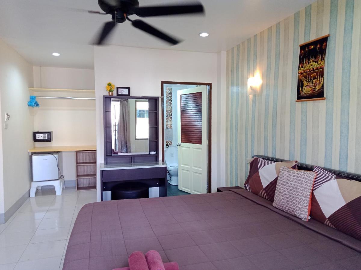 Living Room Guesthouse & Cafe Bar Karon Ngoại thất bức ảnh