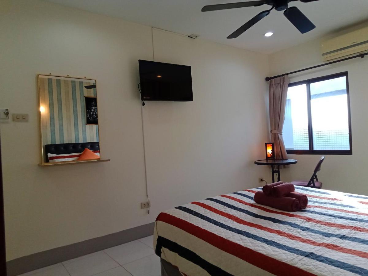 Living Room Guesthouse & Cafe Bar Karon Ngoại thất bức ảnh
