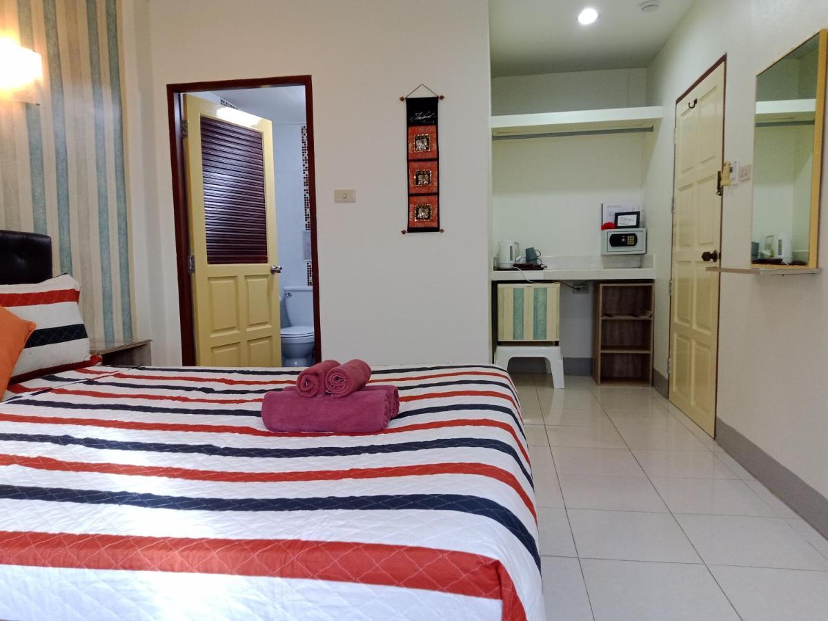 Living Room Guesthouse & Cafe Bar Karon Ngoại thất bức ảnh