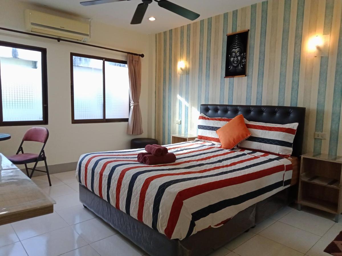 Living Room Guesthouse & Cafe Bar Karon Ngoại thất bức ảnh