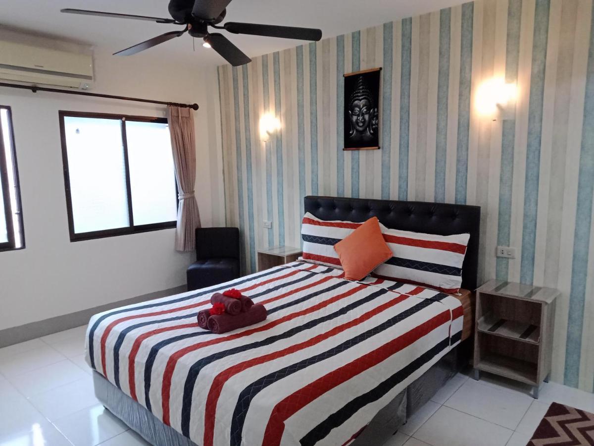 Living Room Guesthouse & Cafe Bar Karon Ngoại thất bức ảnh