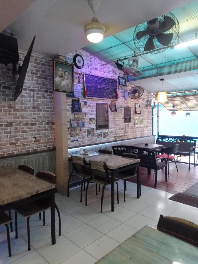 Living Room Guesthouse & Cafe Bar Karon Ngoại thất bức ảnh