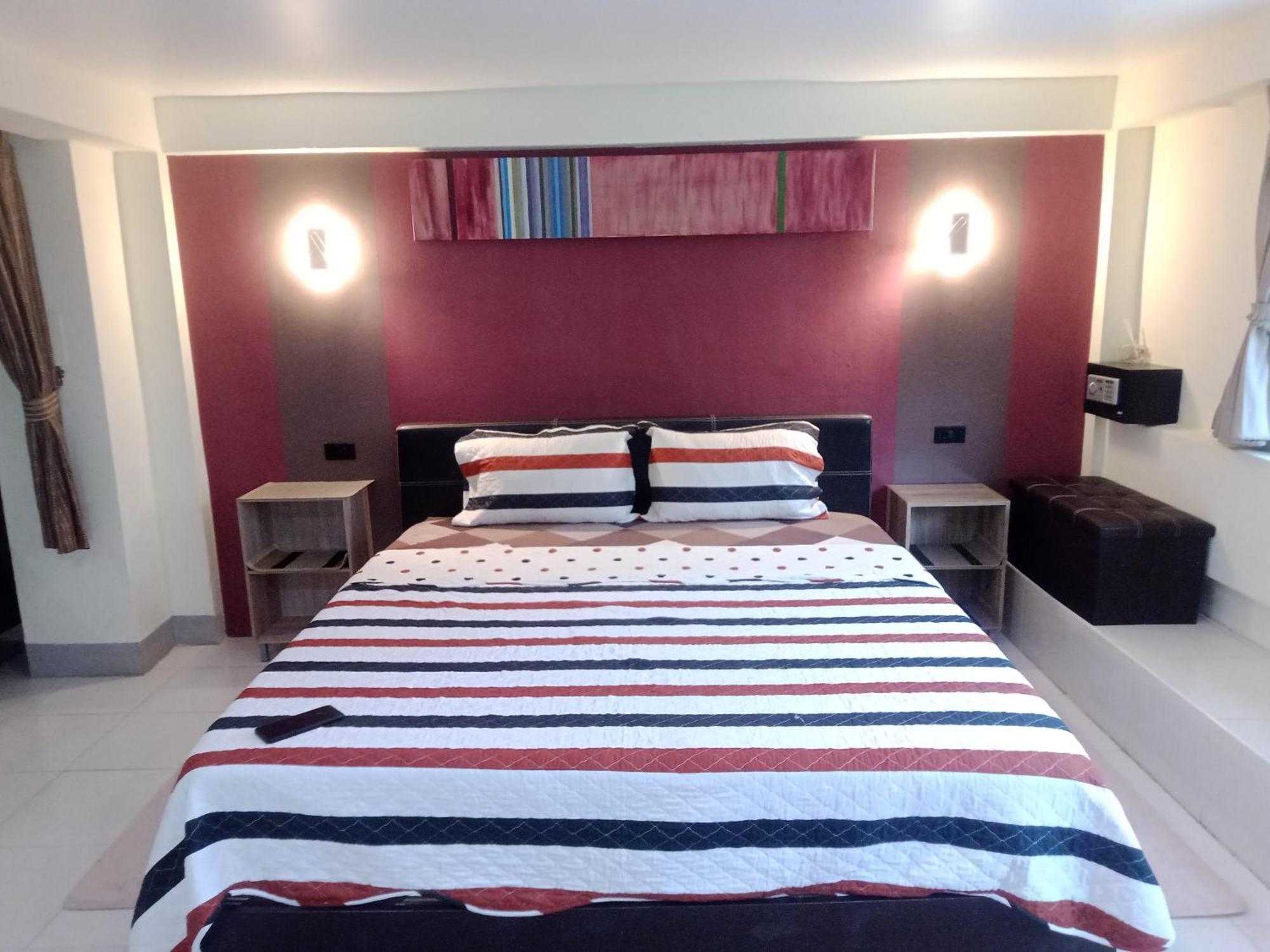 Living Room Guesthouse & Cafe Bar Karon Ngoại thất bức ảnh