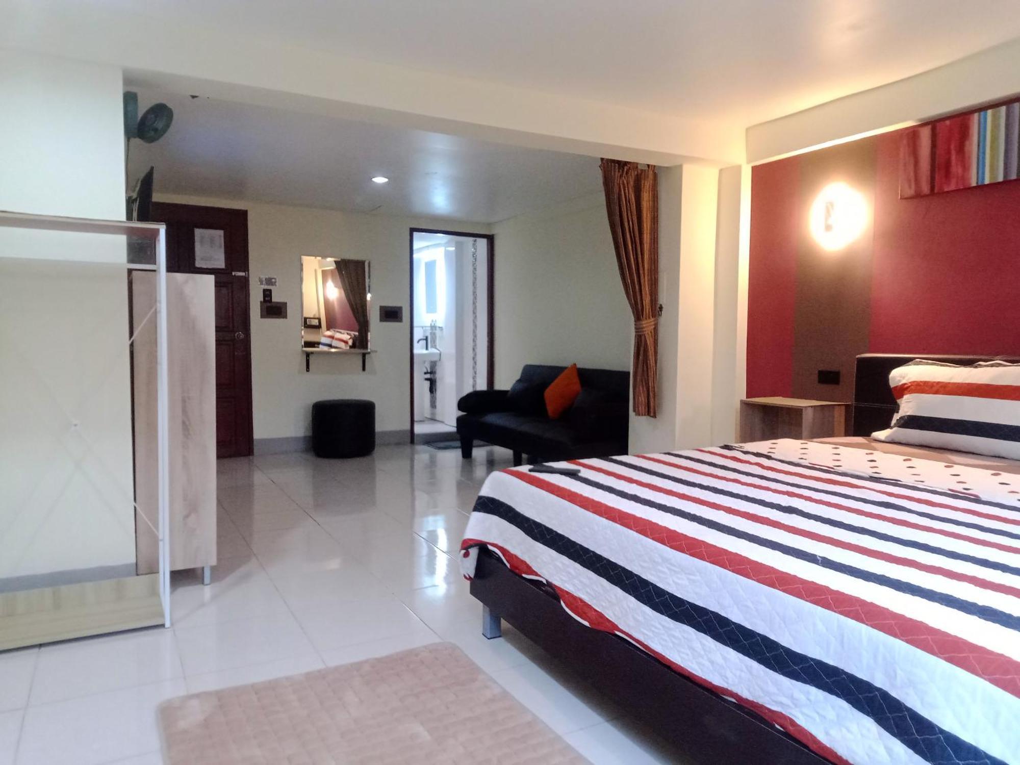 Living Room Guesthouse & Cafe Bar Karon Ngoại thất bức ảnh