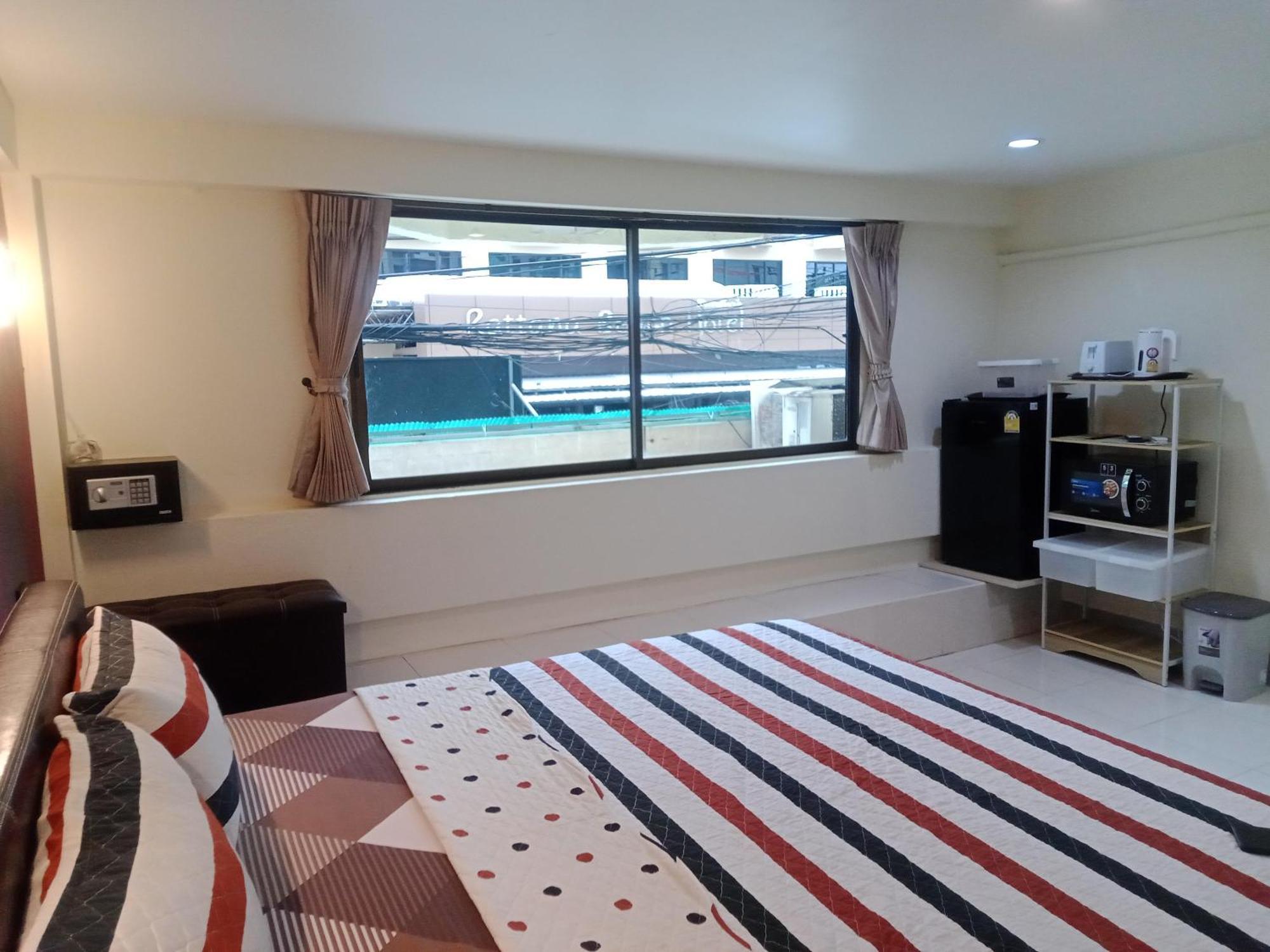 Living Room Guesthouse & Cafe Bar Karon Ngoại thất bức ảnh